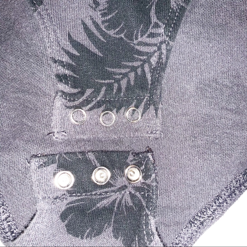Short sleeve body suit - Picture 3 of 5